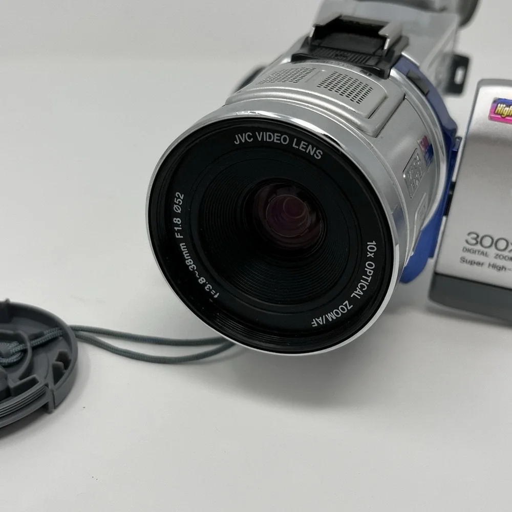 JVC GR-DV800U MiniDV Camcorder 300x Digital Video Camera – Powers On, LCD Not Wo